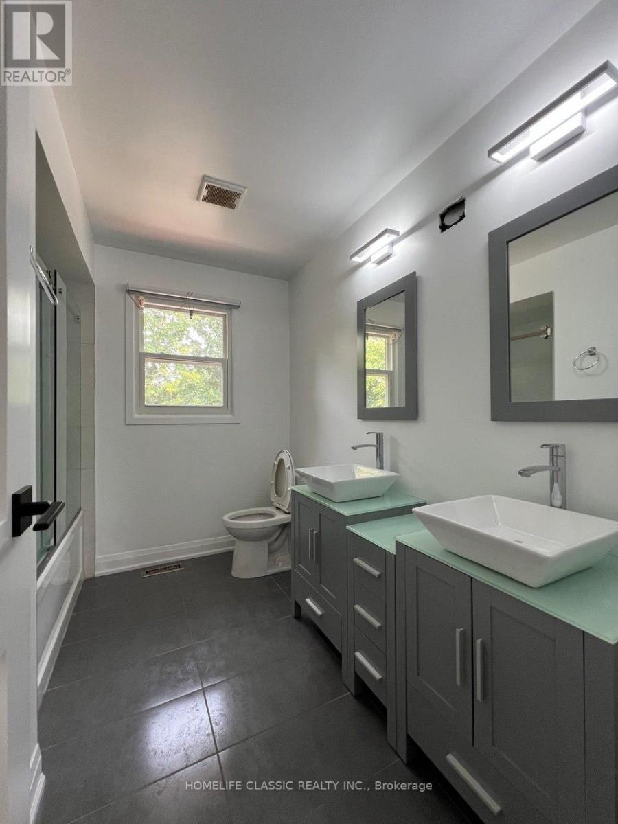 92 Winderemere Crescent N, Richmond Hill, Ontario L4C 6Y9 - Photo 4 - N13516758