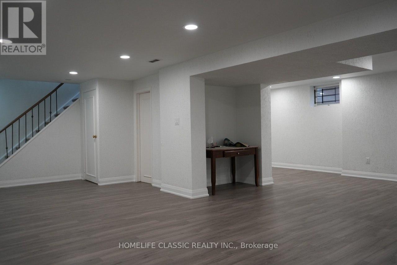 92 Winderemere Crescent N, Richmond Hill, Ontario L4C 6Y9 - Photo 8 - N13516758