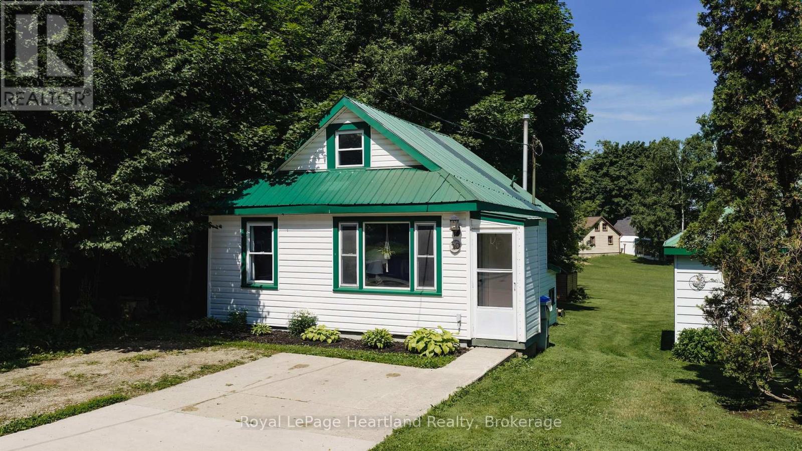 20 William Street S, Central Huron, Ontario  N0M 1L0 - Photo 1 - X13526052