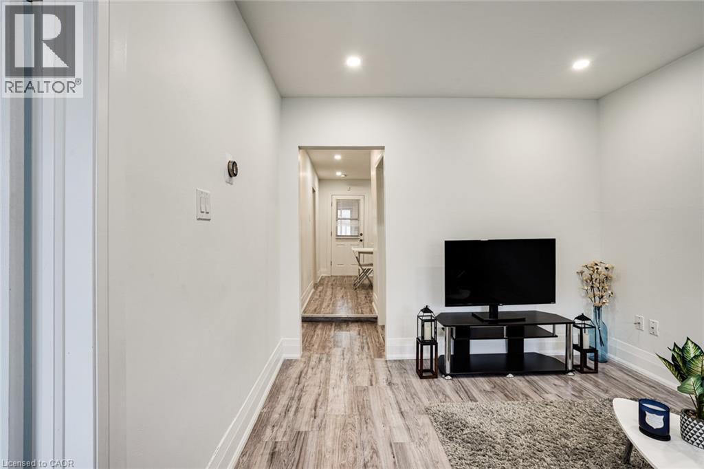 24 Vansitmart Avenue, Hamilton, Ontario  L8H 3A3 - Photo 4 - 40844957