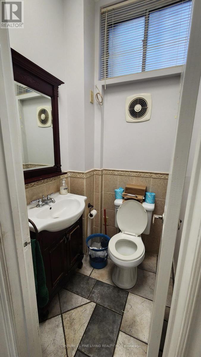 Main - 1155 Dundas Street W, Toronto, Ontario  M6J 1X3 - Photo 10 - C13525980