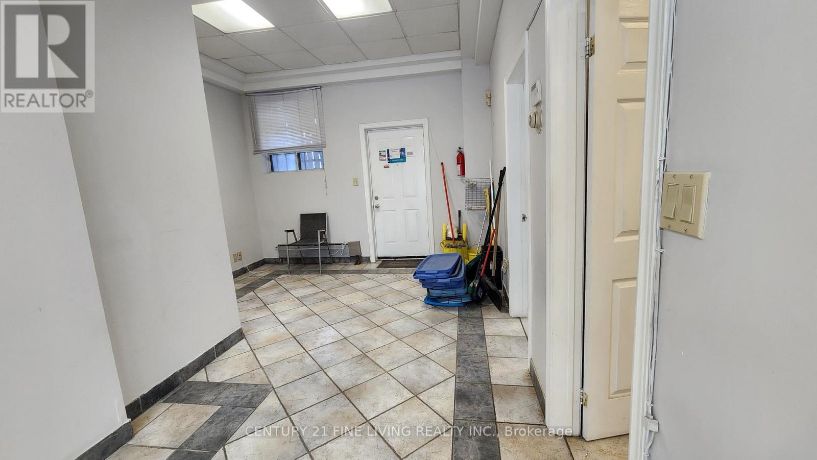 Main - 1155 Dundas Street W, Toronto, Ontario  M6J 1X3 - Photo 7 - C13525980