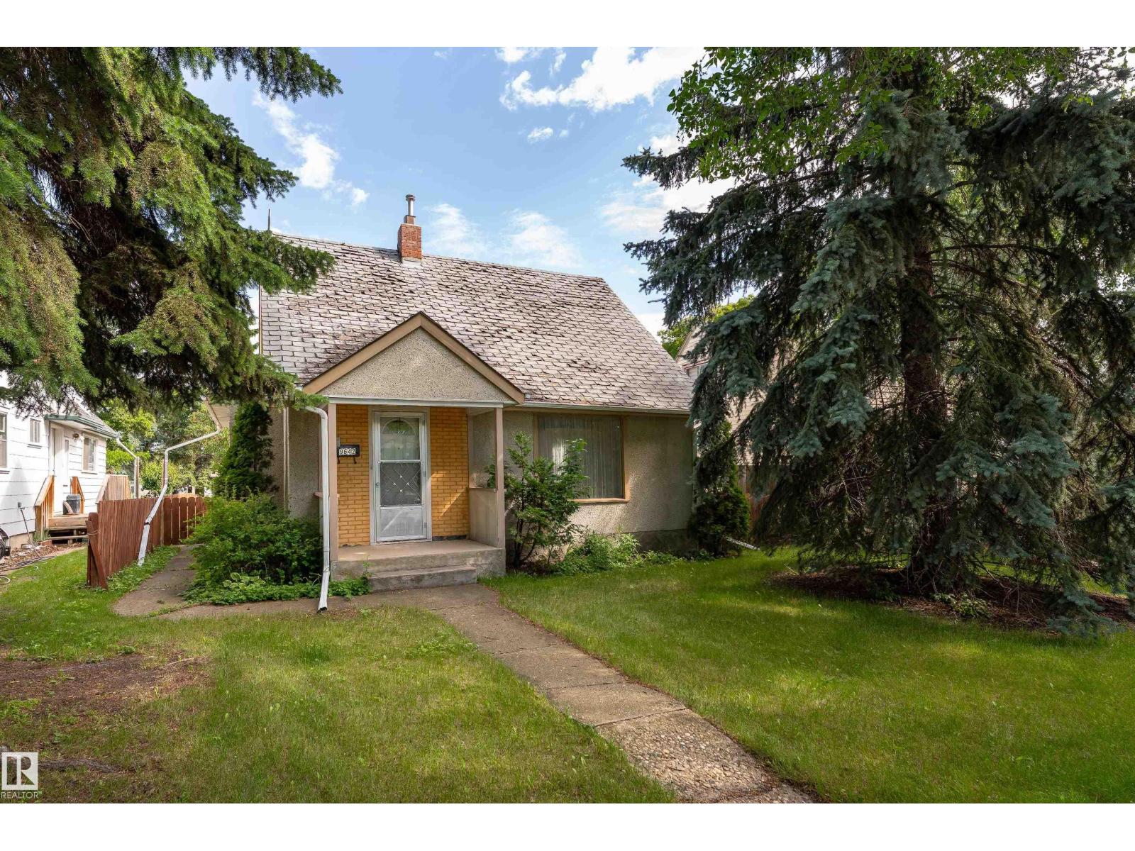 9642 72 Av NW NW, Edmonton, Alberta  T6E 0Y6 - Photo 4 - E4497267