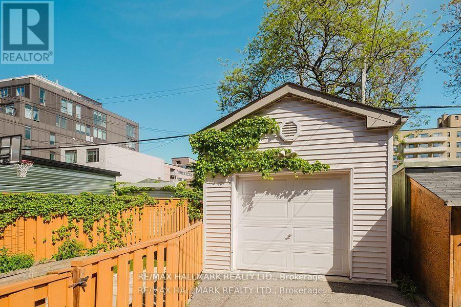 18 Glen Stewart Avenue, Toronto, Ontario  M4E 1P7 - Photo 23 - E13525876