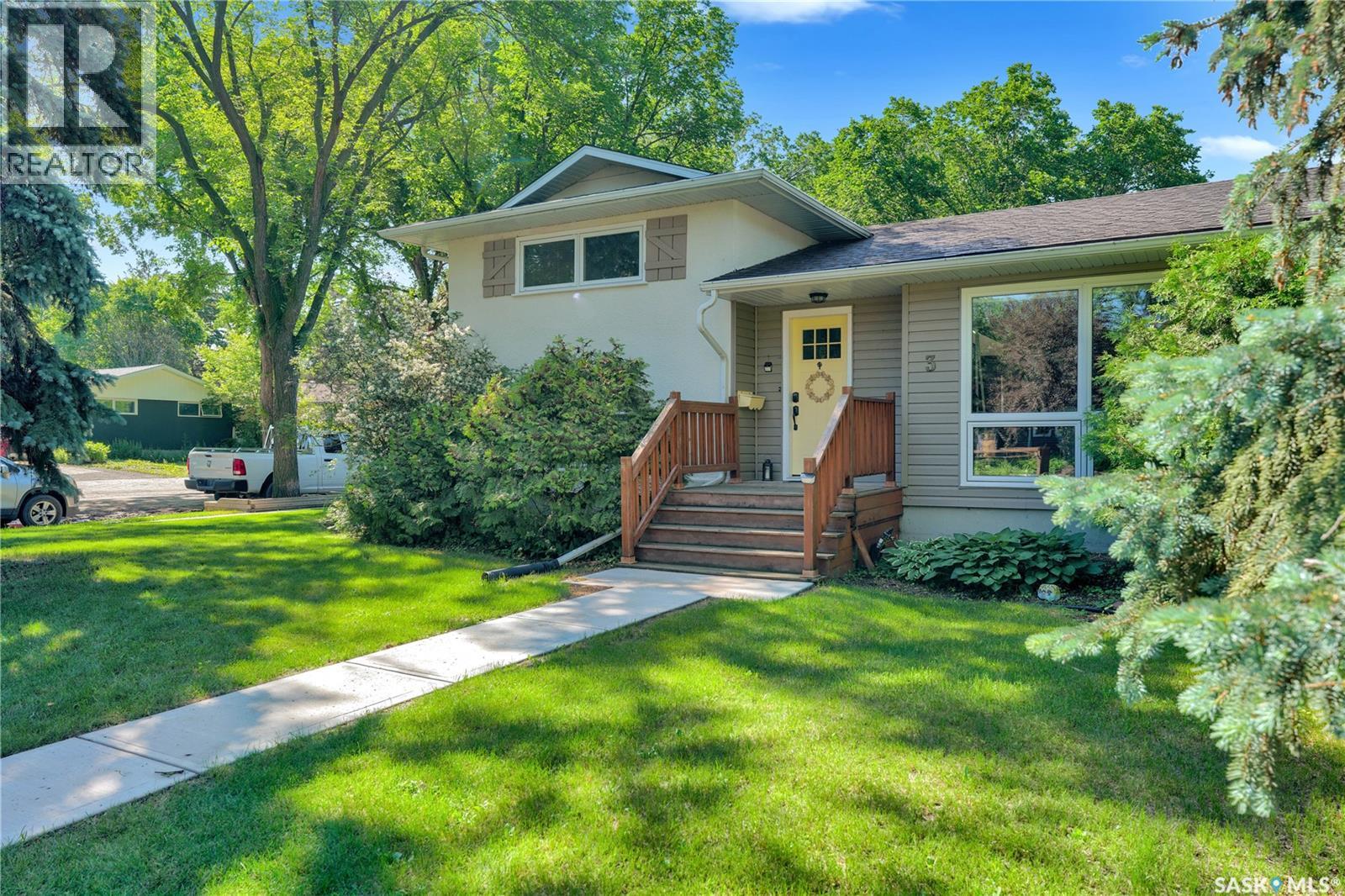 3 Dolphin Bay, Regina, Saskatchewan  S4S 3J7 - Photo 2 - SK041488
