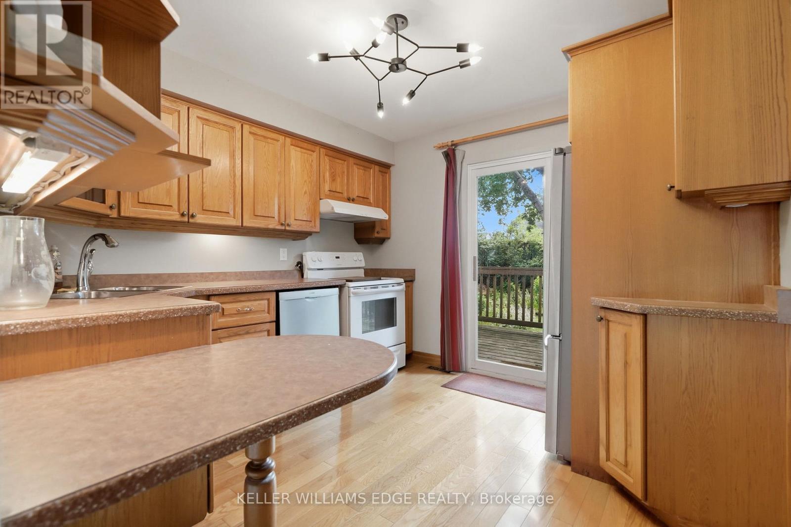 2410 Cavendish Drive, Burlington, Ontario  L7P 3B9 - Photo 7 - W13525714