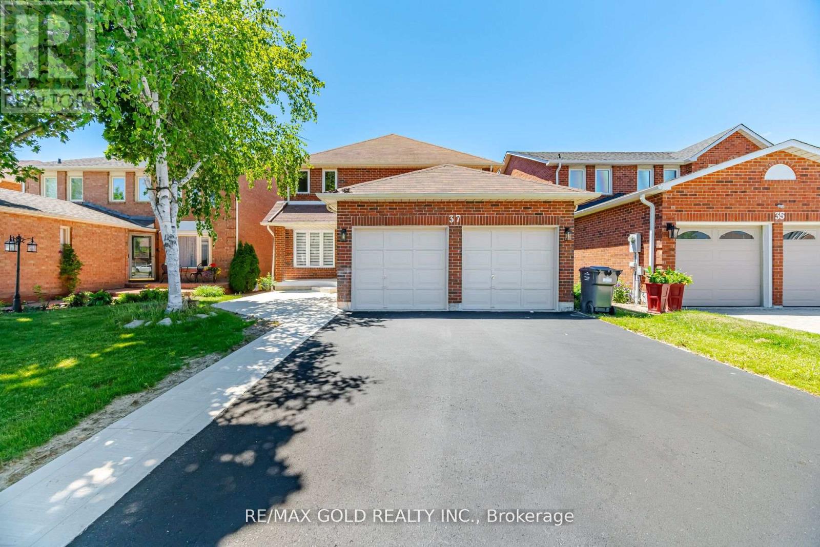 37 Lord Simcoe Drive, Brampton, Ontario  L6S 5H4 - Photo 2 - W13526012