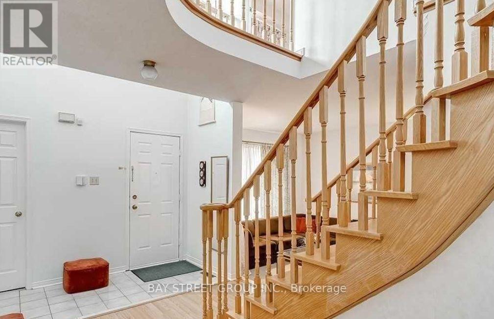 Upper1 - 3177 Colonial Drive, Mississauga, Ontario  L5L 5L3 - Photo 2 - W13526044
