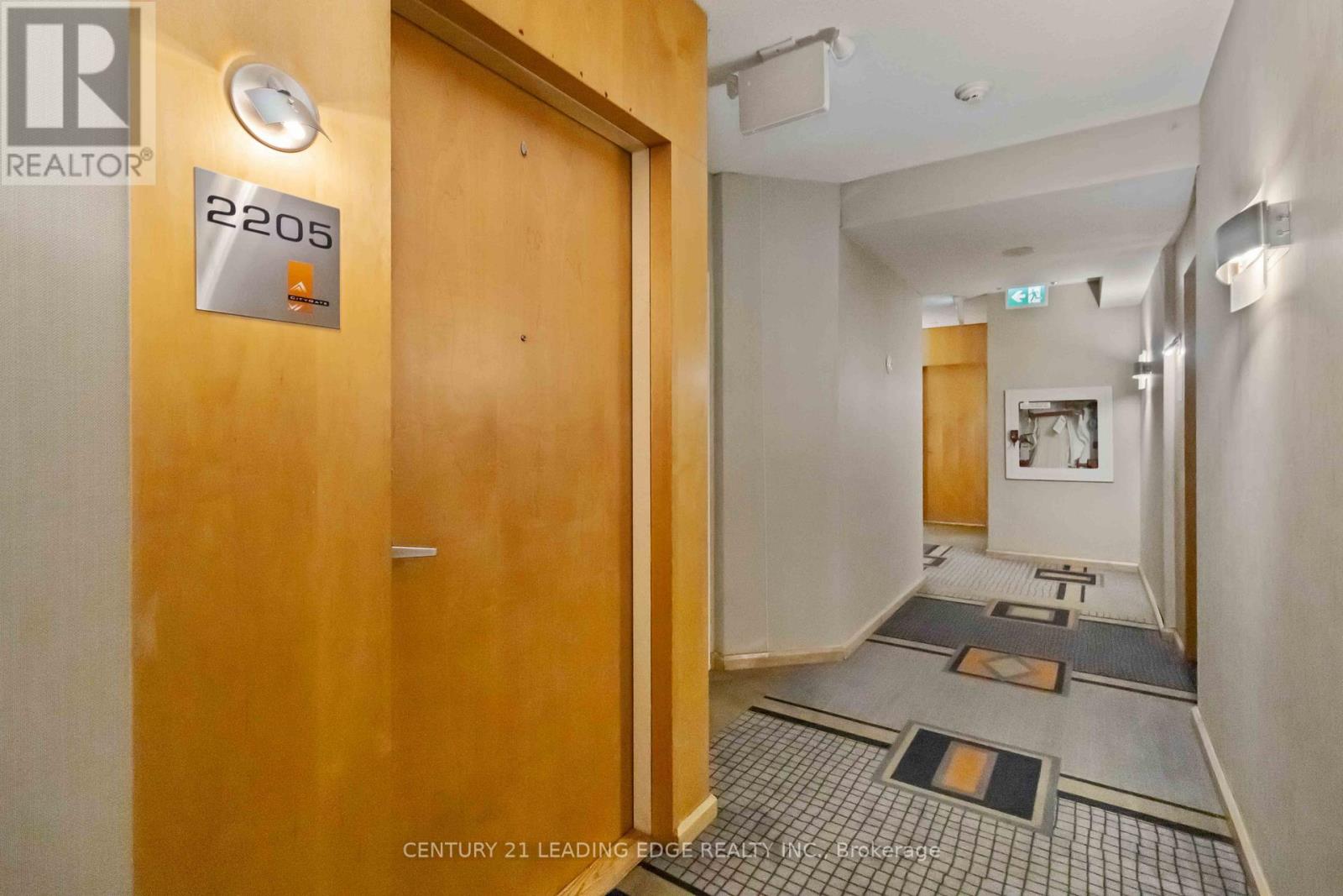 2205 - 3939 Duke Of York Boulevard, Mississauga, Ontario  L5B 4N2 - Photo 2 - W13526046