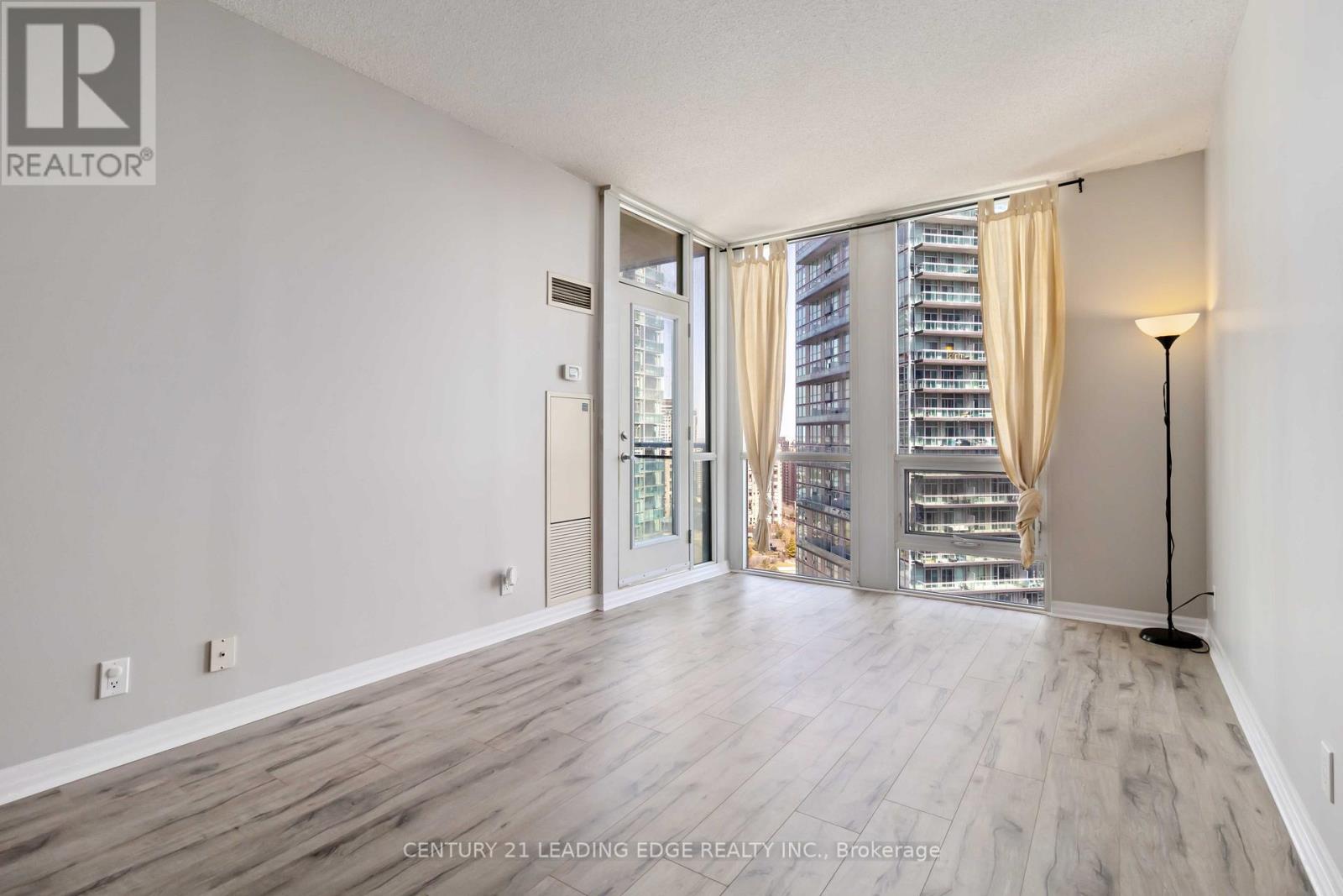 2205 - 3939 Duke Of York Boulevard, Mississauga, Ontario  L5B 4N2 - Photo 7 - W13526046