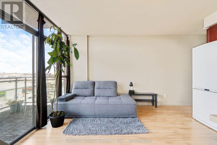 1002 - 2464 Weston Road, Toronto, Ontario  M9N 0A2 - Photo 6 - W13526056