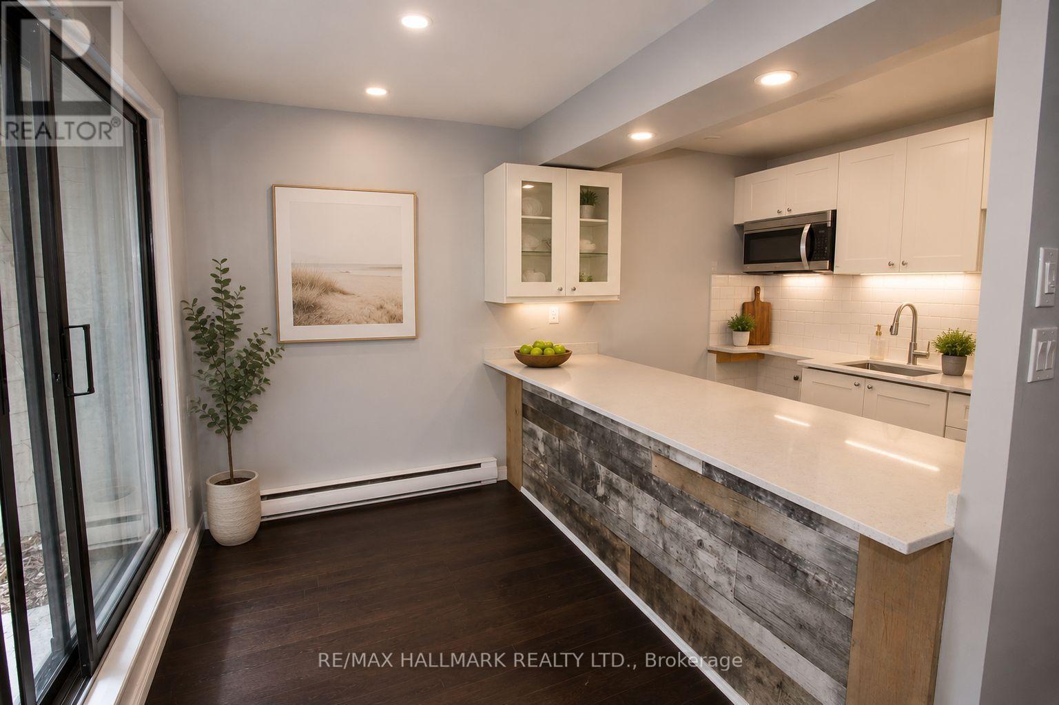 40 - 1016 Falgarwood Drive, Oakville, Ontario L6H 2P5 - Photo 7 - W13522752