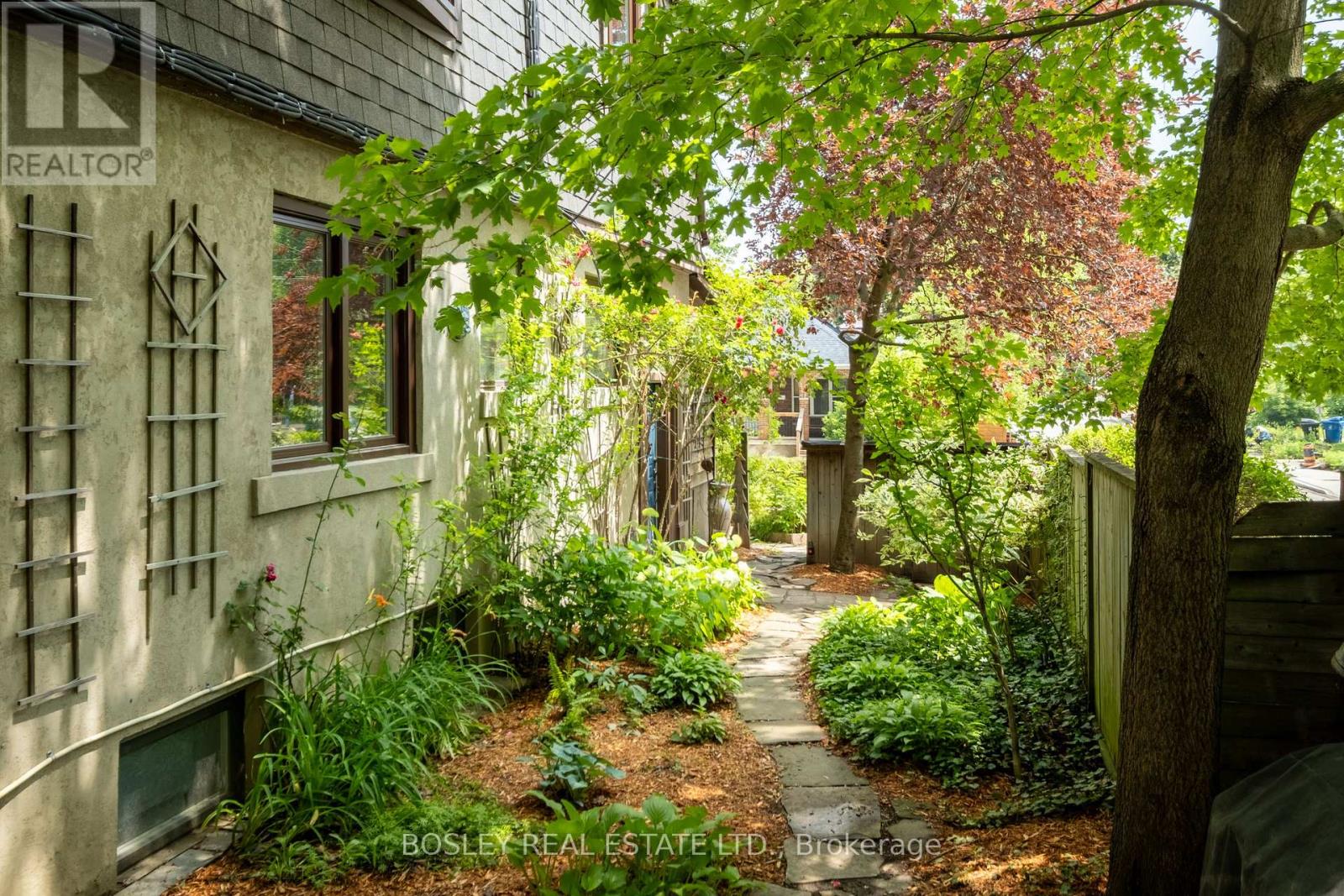 2 Roseneath Gardens, Toronto, Ontario  M6C 3X6 - Photo 43 - C13455376