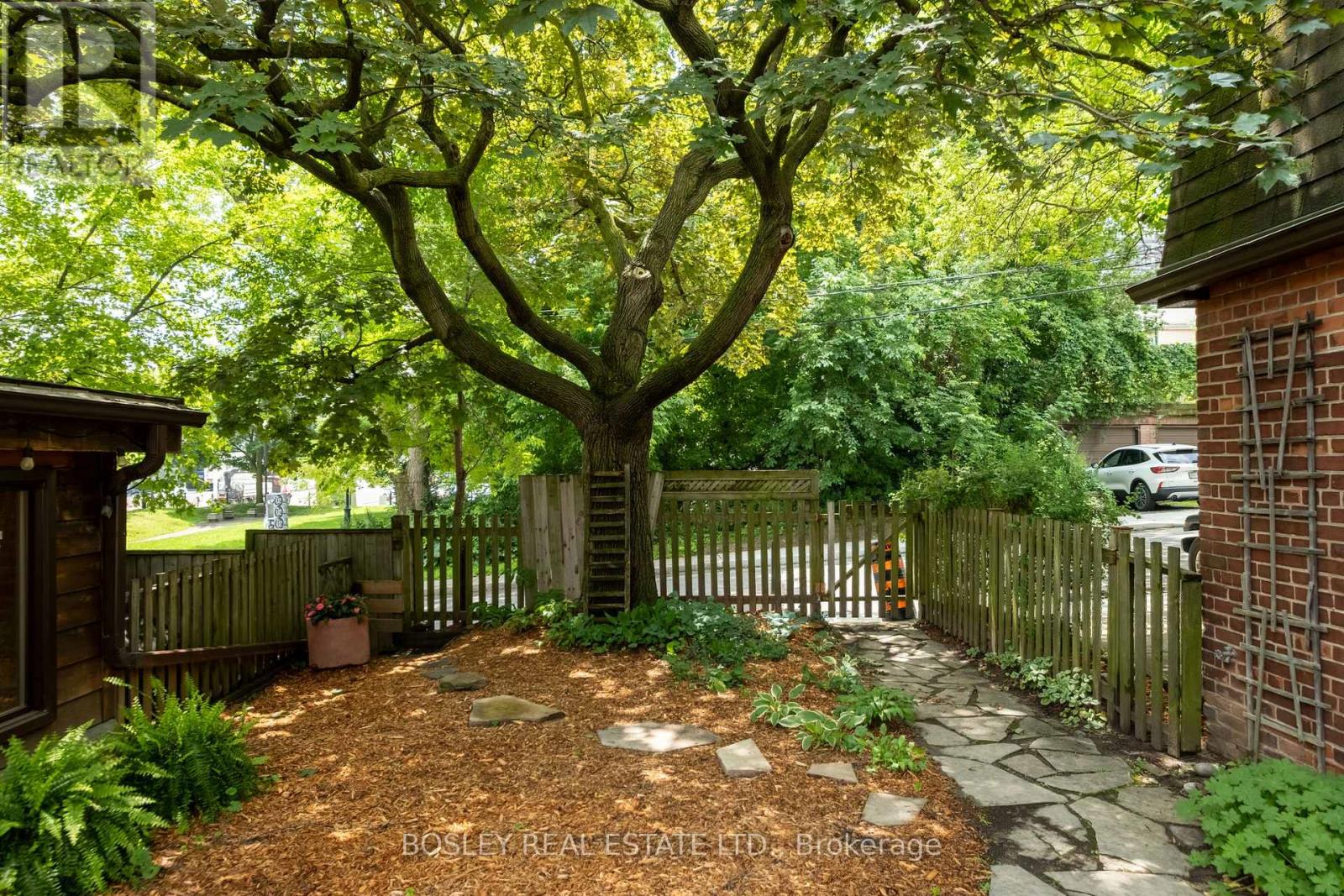 2 Roseneath Gardens, Toronto, Ontario  M6C 3X6 - Photo 44 - C13455376