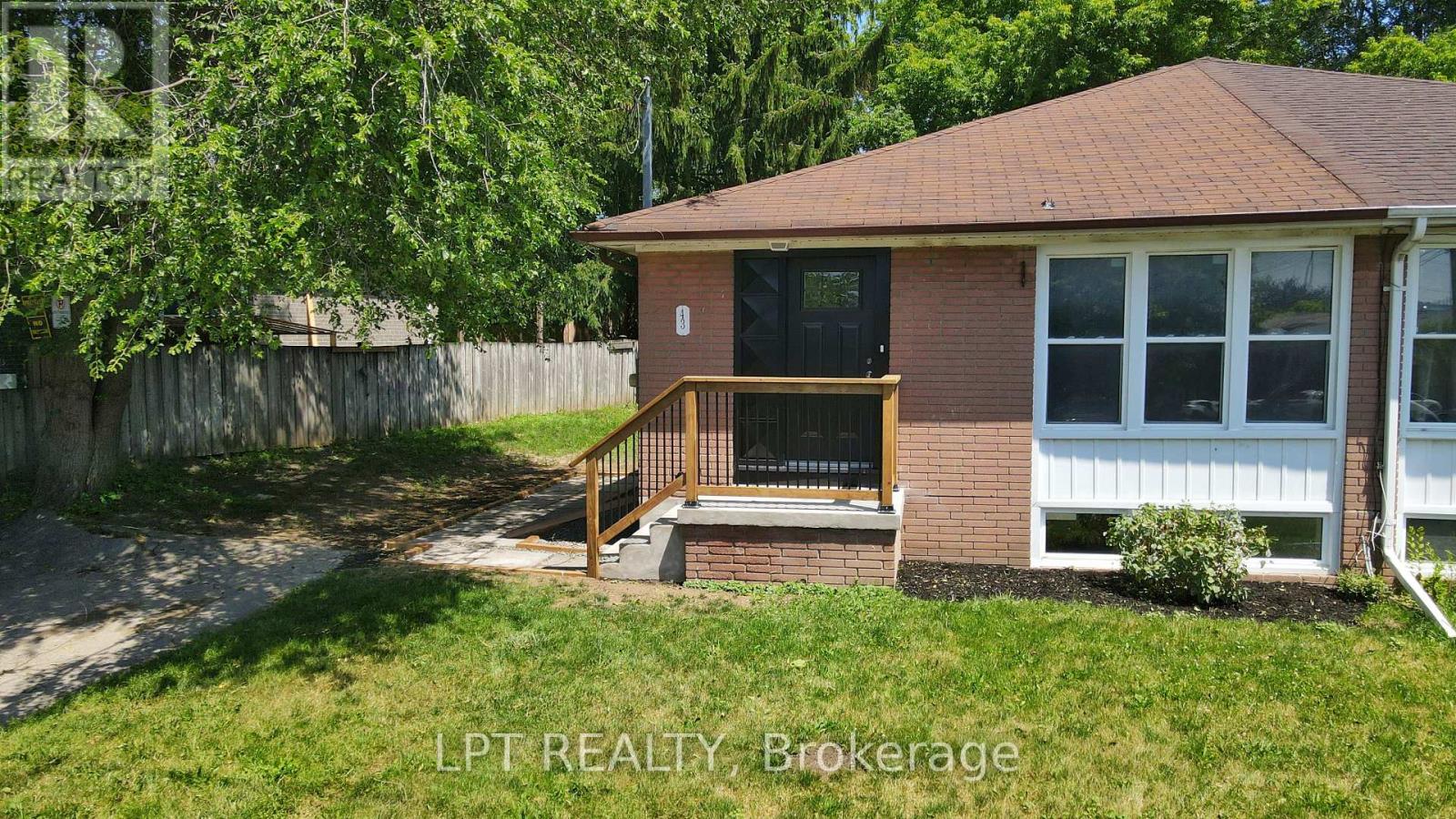 43 Newbury Drive, Newmarket, Ontario  L3Y 4P9 - Photo 2 - N13525108