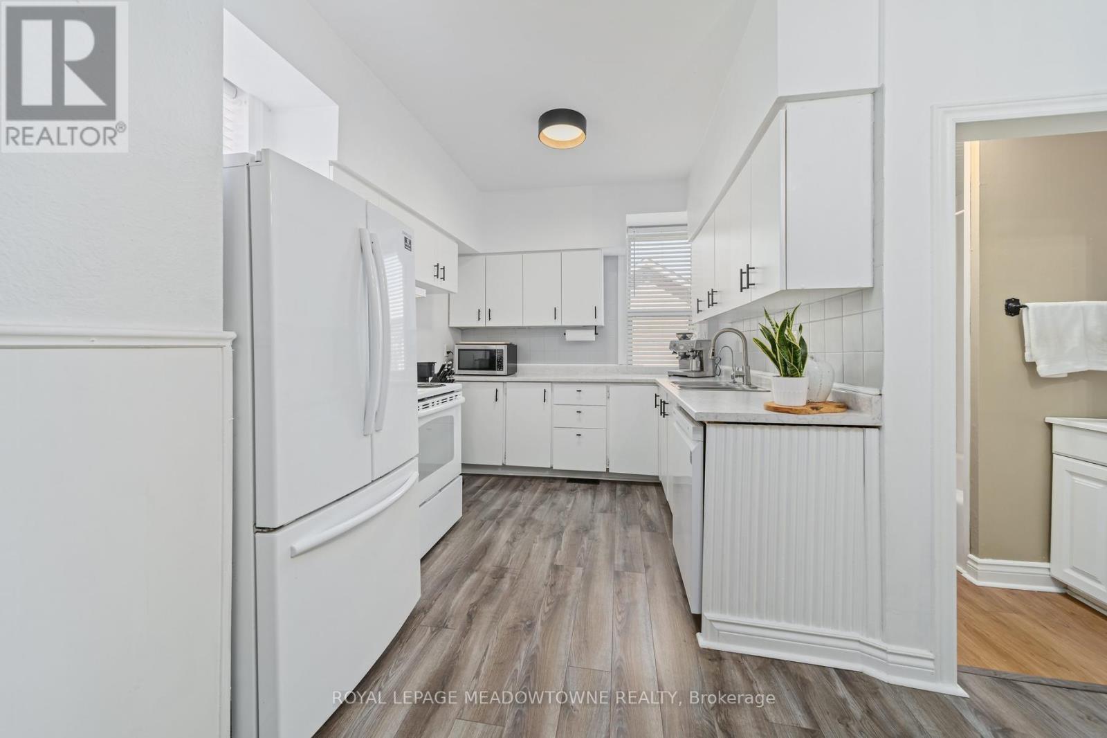 58 Young Street, Halton Hills, Ontario  L7J 2G6 - Photo 11 - W13493218