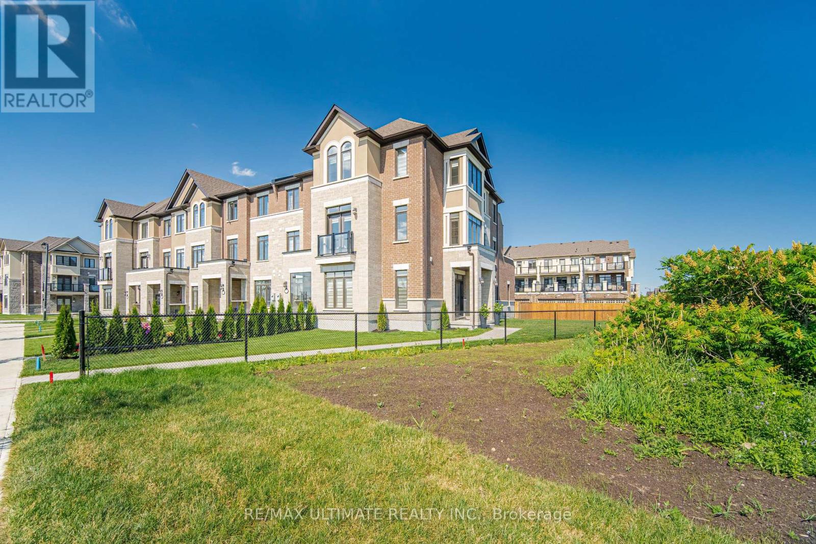 299 Inspire Boulevard NE, Brampton, Ontario  L6R 4E6 - Photo 2 - W13524494