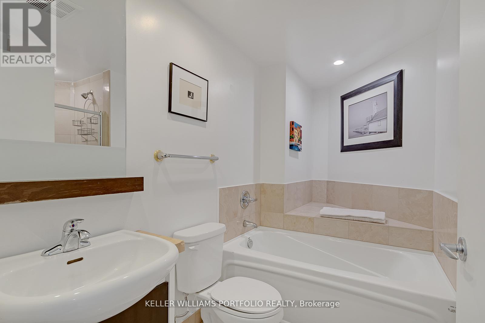 405 - 218 Queens Quay W, Toronto, Ontario  M5J 2Y6 - Photo 3 - C13526108