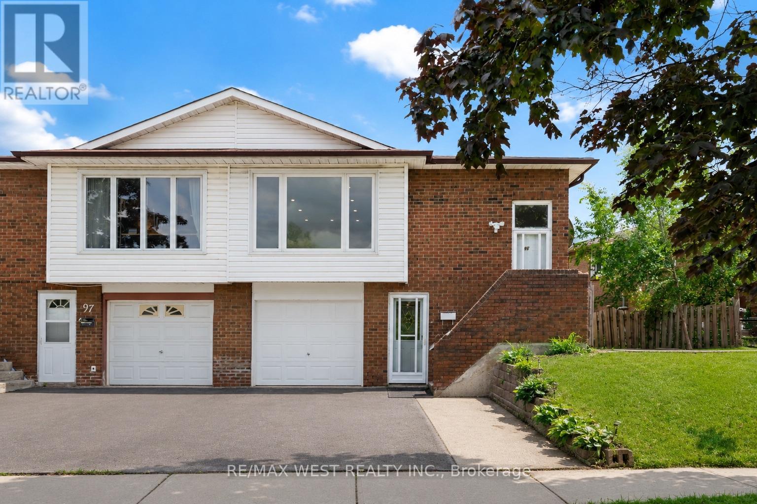 <div class="slider-price">$799,900</div><p>95 Crayford Drive, Toronto, Ontario</p>
