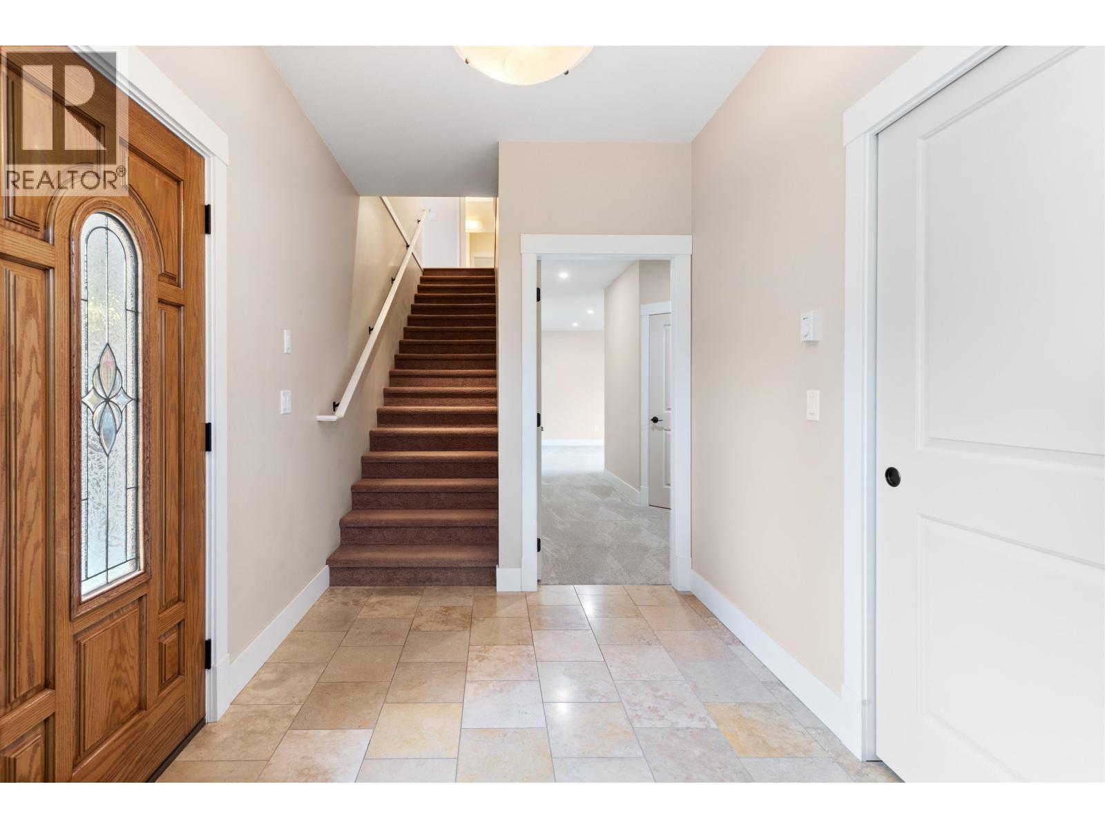 5781 Genni's Way, Sechelt, British Columbia  V7Z 0N8 - Photo 3 - R3142845
