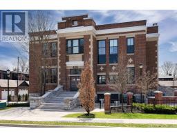 304 - 400 PARK AVENUE, Newmarket, Ontario