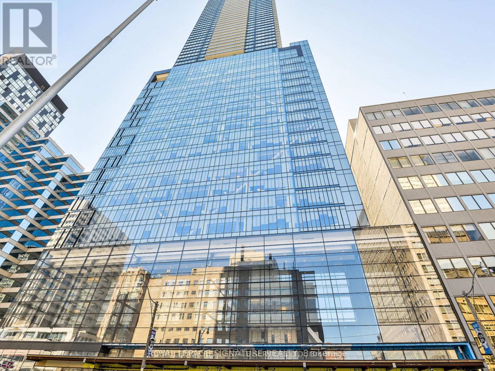 2703 - 488 UNIVERSITY AVENUE, Toronto, Ontario