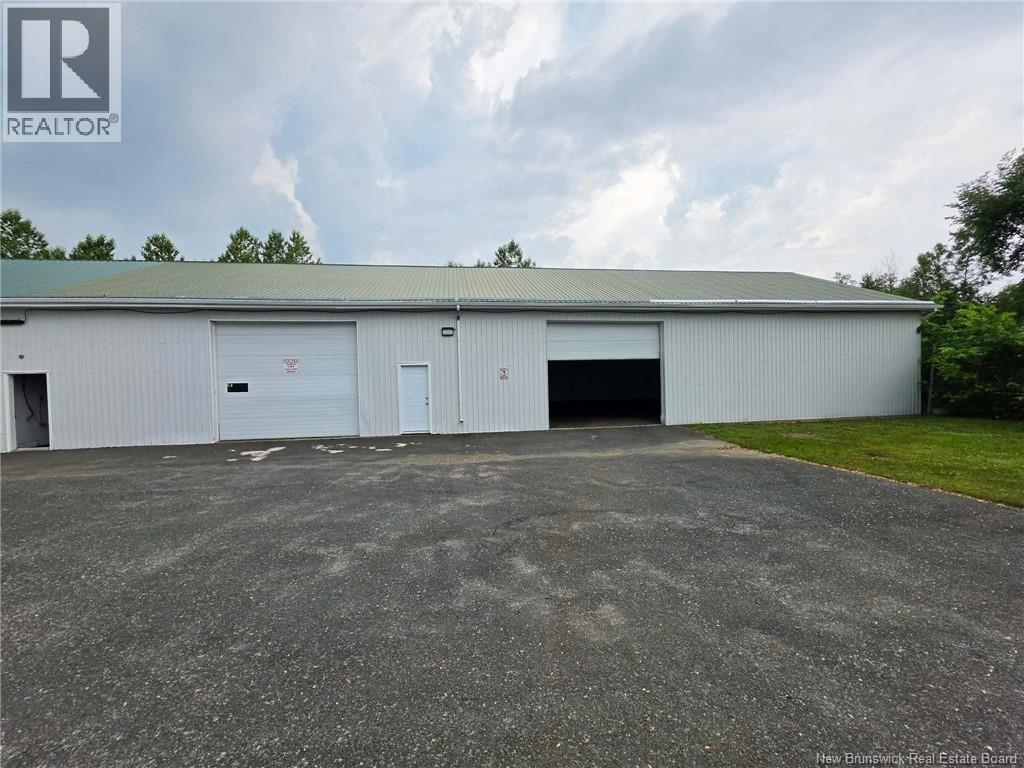 1095 Bridge Street, Bathurst, New Brunswick  E2A 1W9 - Photo 2 - NB143388