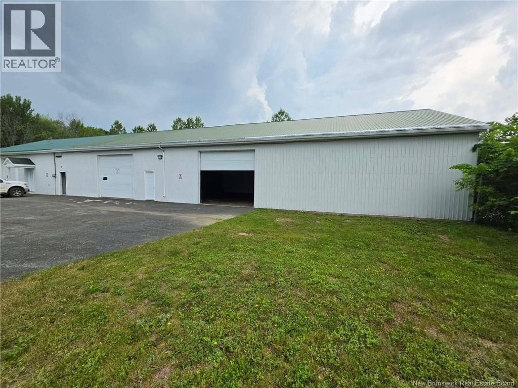 1095 Bridge Street, Bathurst, New Brunswick  E2A 1W9 - Photo 3 - NB143388