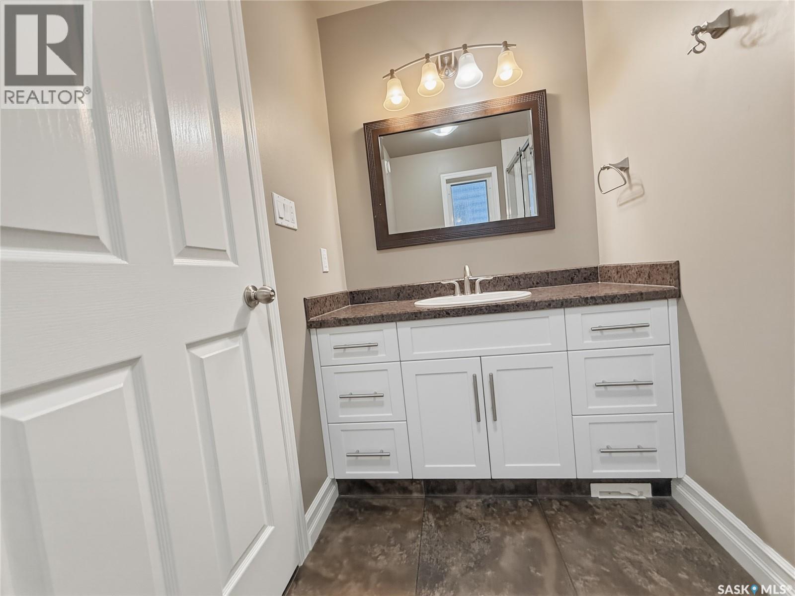 552 1st Avenue Ne, Swift Current, Saskatchewan  S9H 2B7 - Photo 14 - SK041474