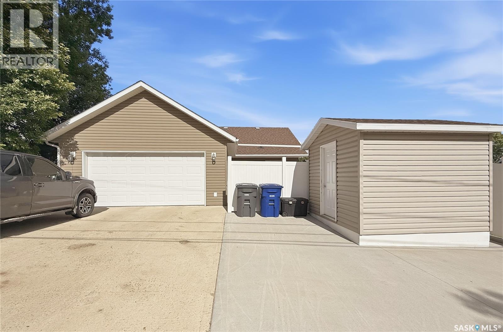 552 1st Avenue Ne, Swift Current, Saskatchewan  S9H 2B7 - Photo 32 - SK041474