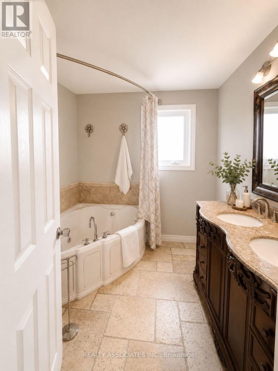 96 Zinnia Place S, Vaughan, Ontario  L4L 6G7 - Photo 13 - N13525846
