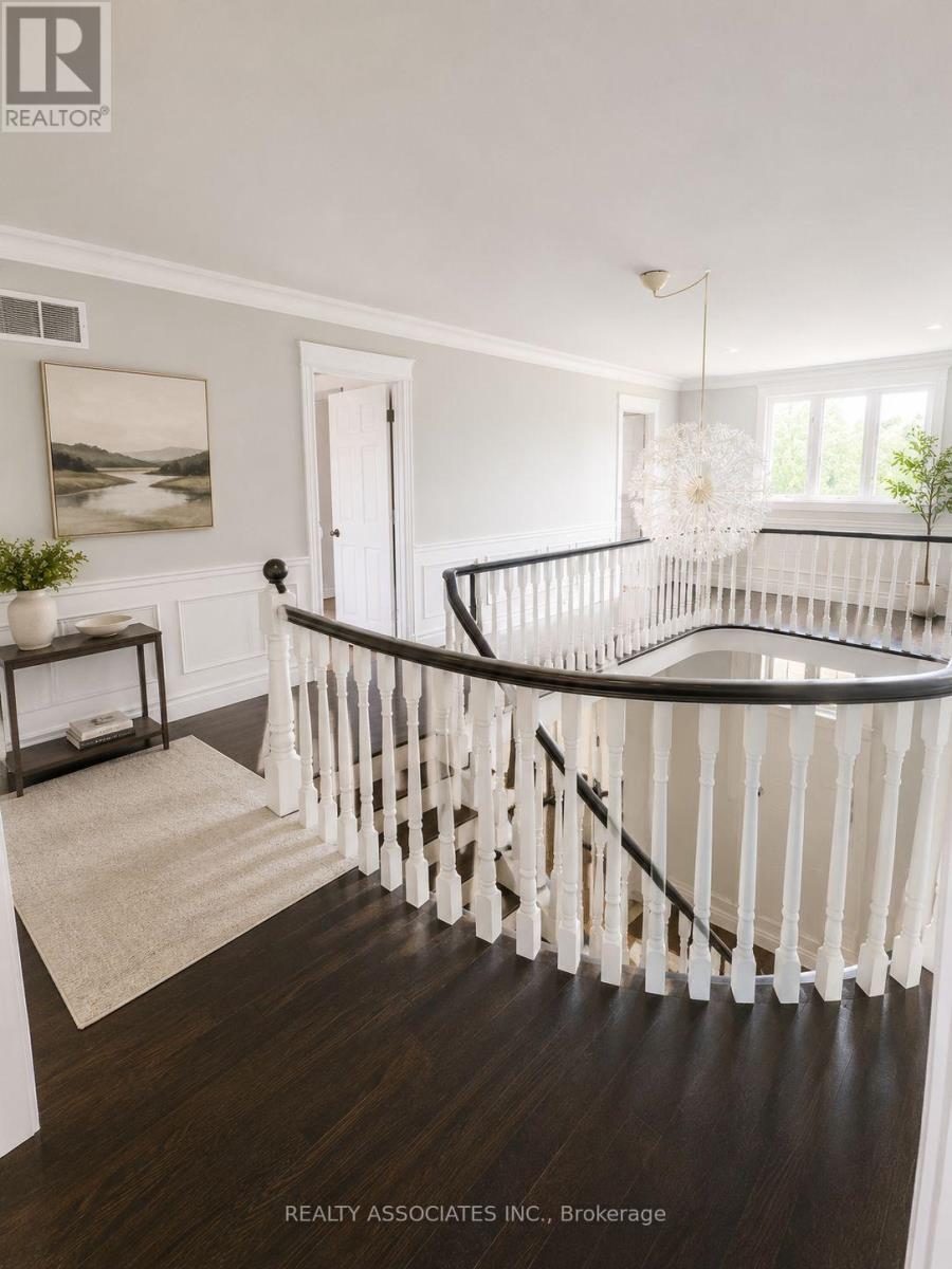96 Zinnia Place S, Vaughan, Ontario  L4L 6G7 - Photo 9 - N13525846