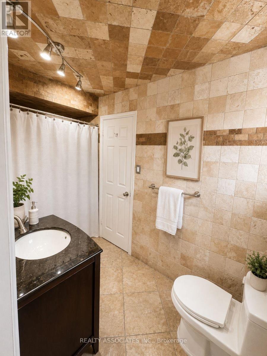 96 Zinnia Place S, Vaughan, Ontario  L4L 6G7 - Photo 12 - N13525846