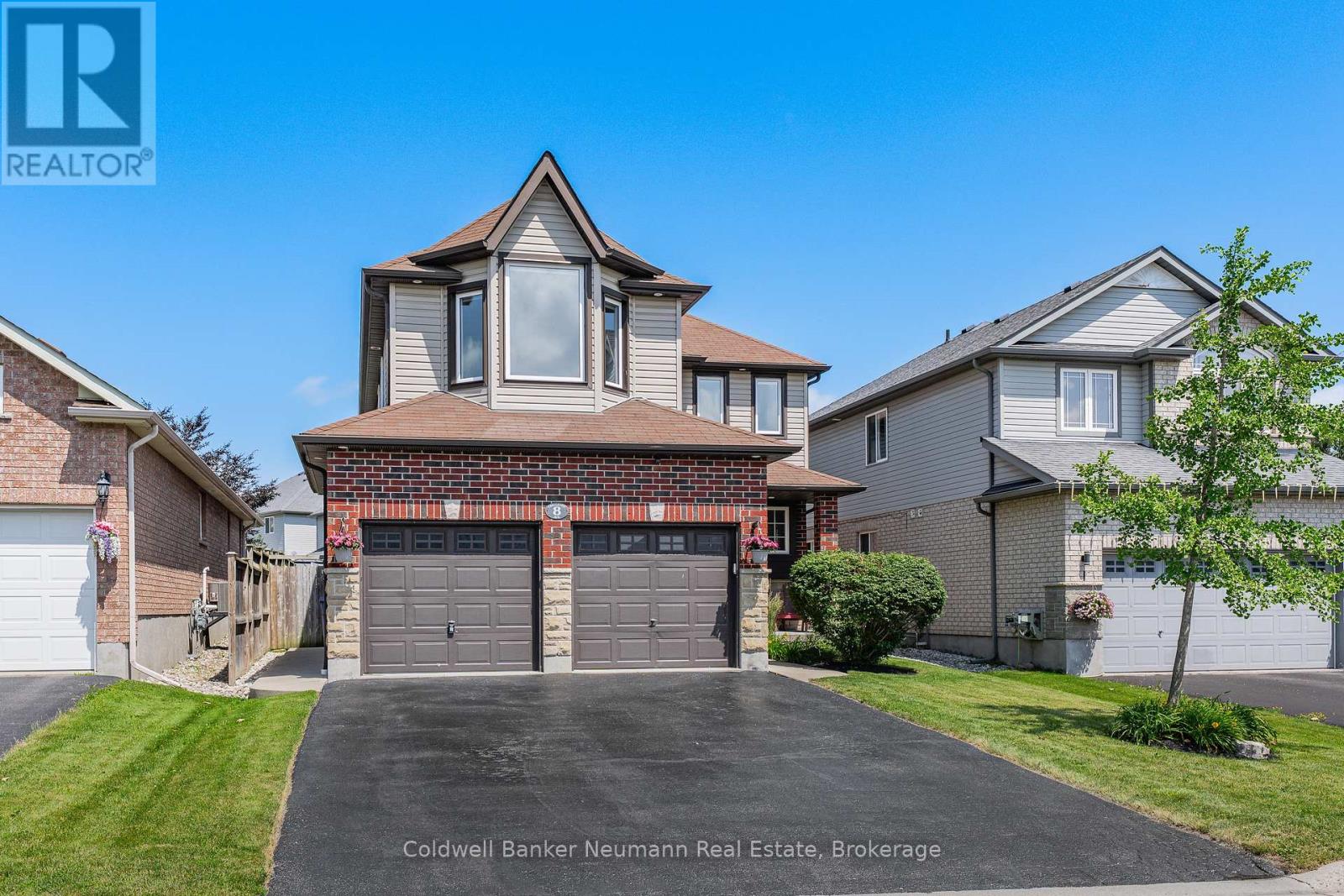8 CREIGHTON AVENUE, Guelph (Grange Road)