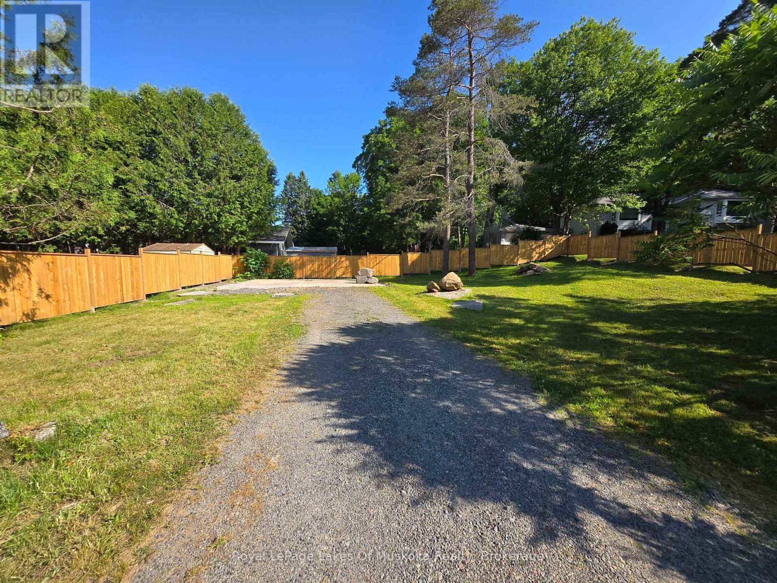11 Silver Street, Huntsville, Ontario  P1H 1M2 - Photo 1 - X13526706