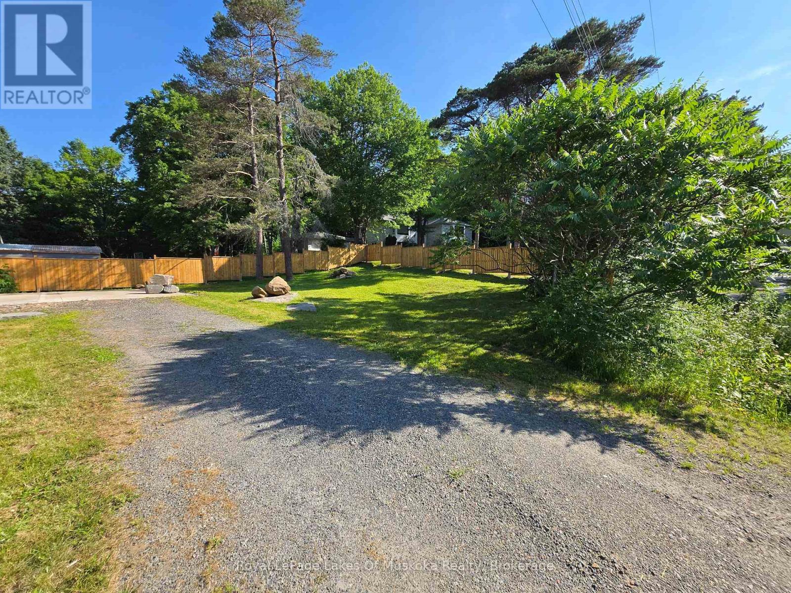 11 Silver Street, Huntsville, Ontario  P1H 1M2 - Photo 2 - X13526706