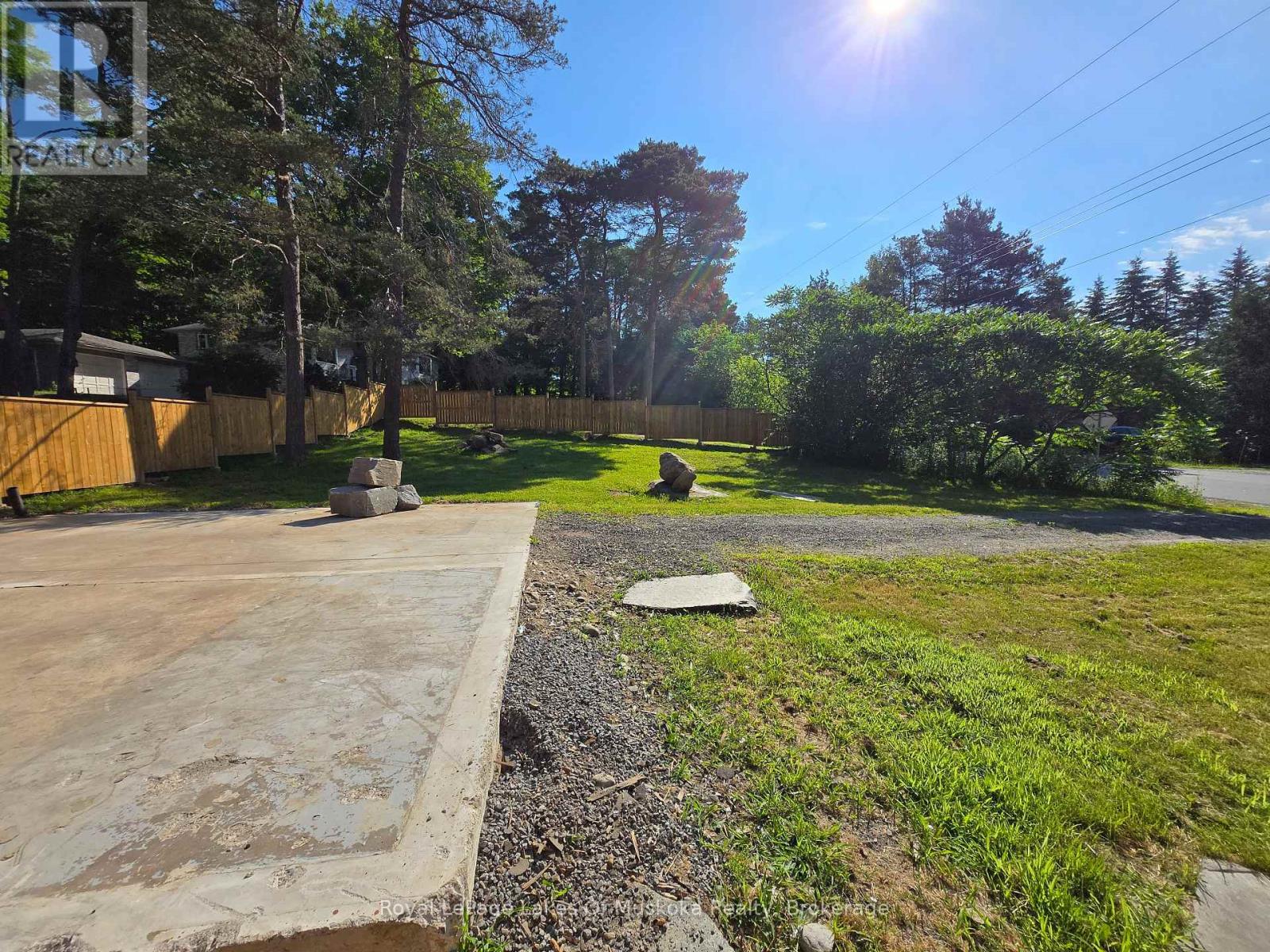 11 Silver Street, Huntsville, Ontario  P1H 1M2 - Photo 4 - X13526706