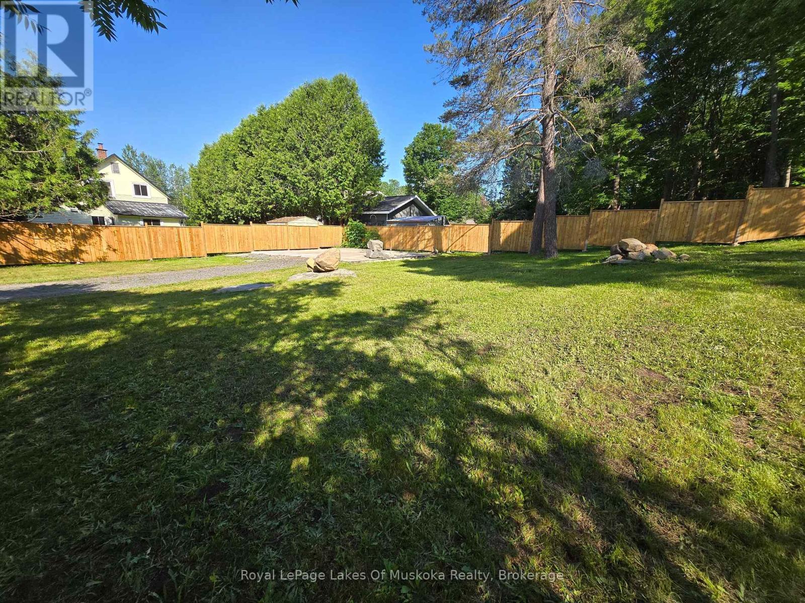 11 Silver Street, Huntsville, Ontario  P1H 1M2 - Photo 5 - X13526706