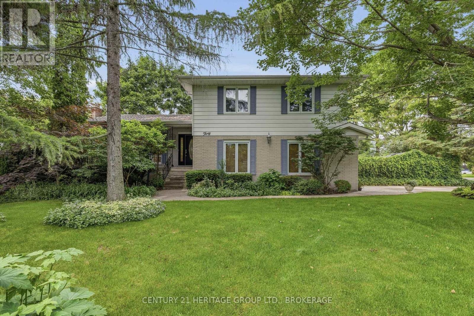 30 LAKELAND POINT DRIVE, Kingston (City SouthWest)