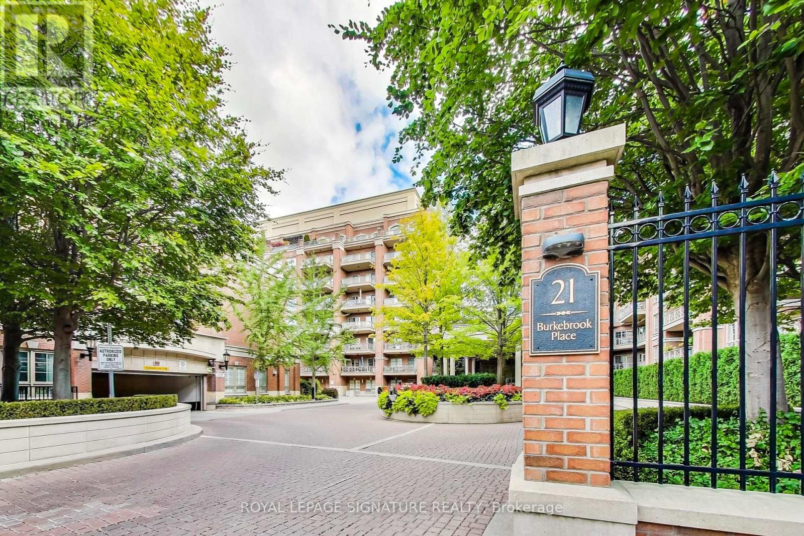 324 - 21 BURKEBROOK PLACE