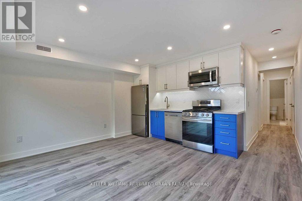 4 - 653 Manning Avenue, Toronto, Ontario M6G 2W2 - Photo 3 - C13526426