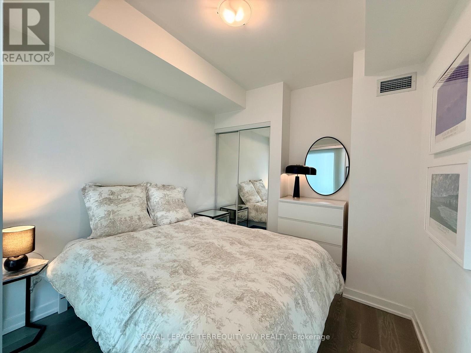 1003 - 1 Yorkville Avenue, Toronto, Ontario  M4W 0B1 - Photo 13 - C13526576