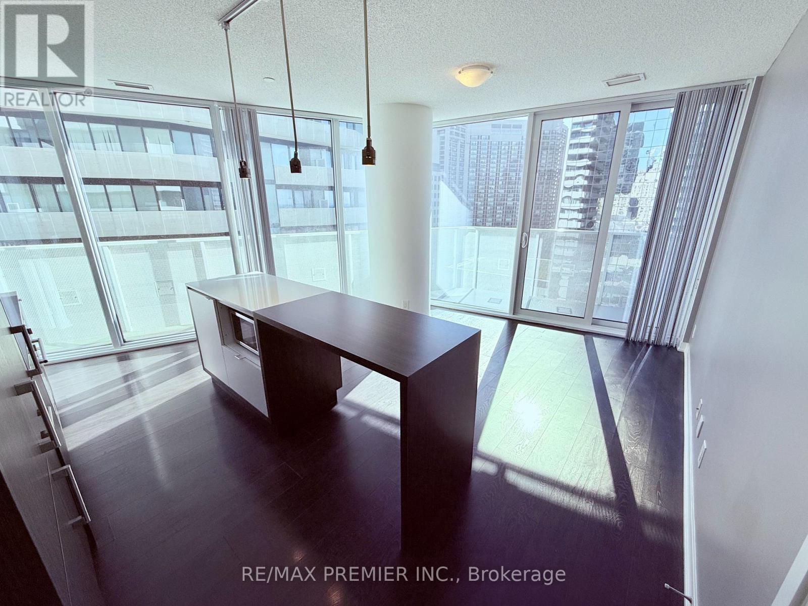 1707 - 100 Harbour Street, Toronto, Ontario  M5J 0B5 - Photo 2 - C13526660