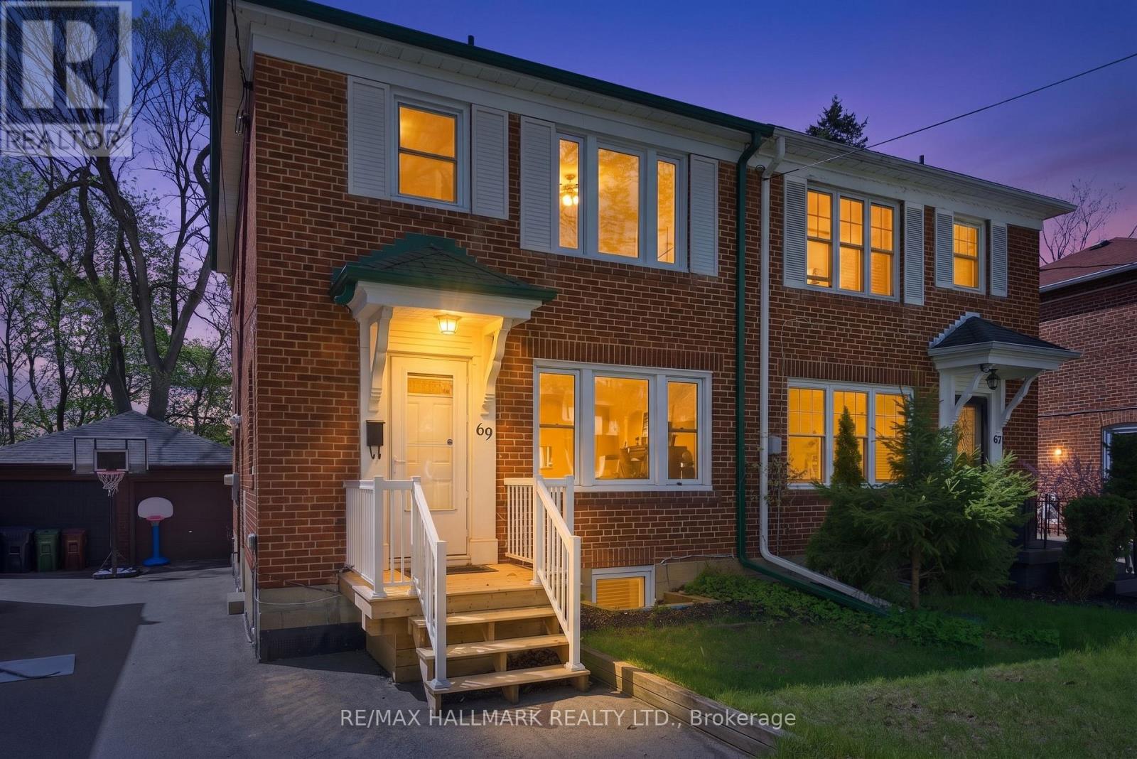 69 Thursfield Crescent, Toronto, Ontario  M4G 2N4 - Photo 4 - C13526666