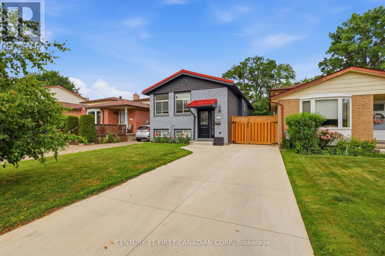 557 Ferndale Court, London South, Ontario  N6C 5C2 - Photo 2 - X13526332