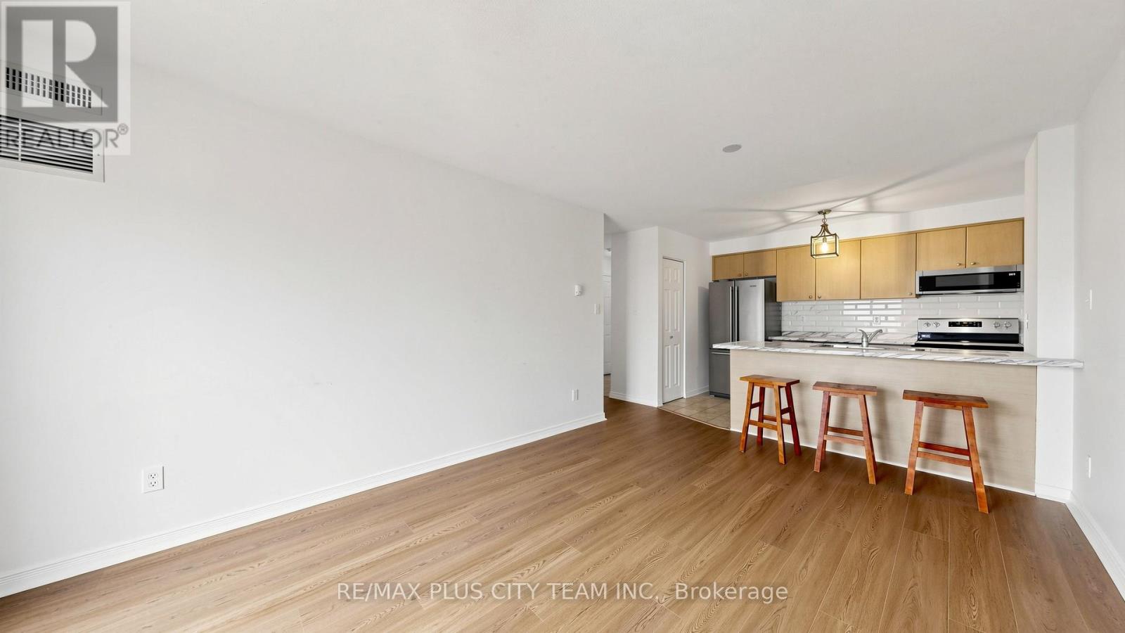 201 - 94 Aspen Springs Drive, Clarington, Ontario  L1C 5N4 - Photo 3 - E13526456