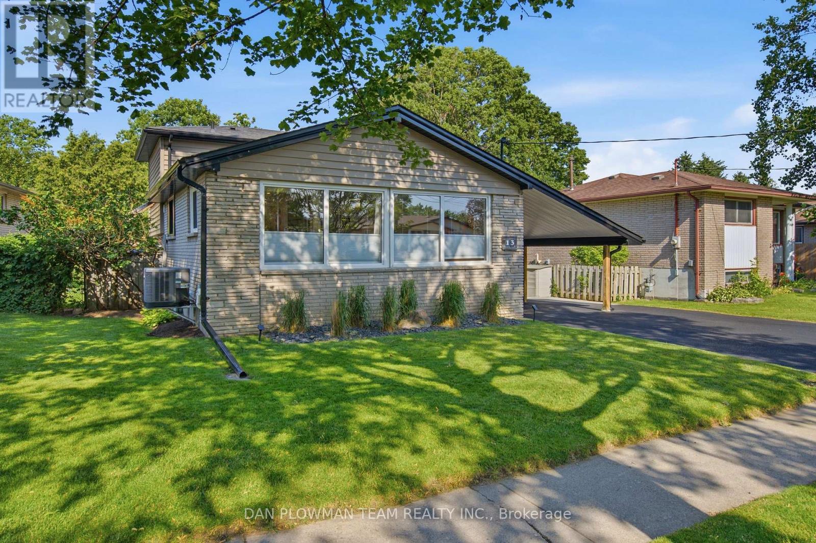 13 Strike Avenue, Clarington, Ontario  L1C 1K2 - Photo 2 - E13526646