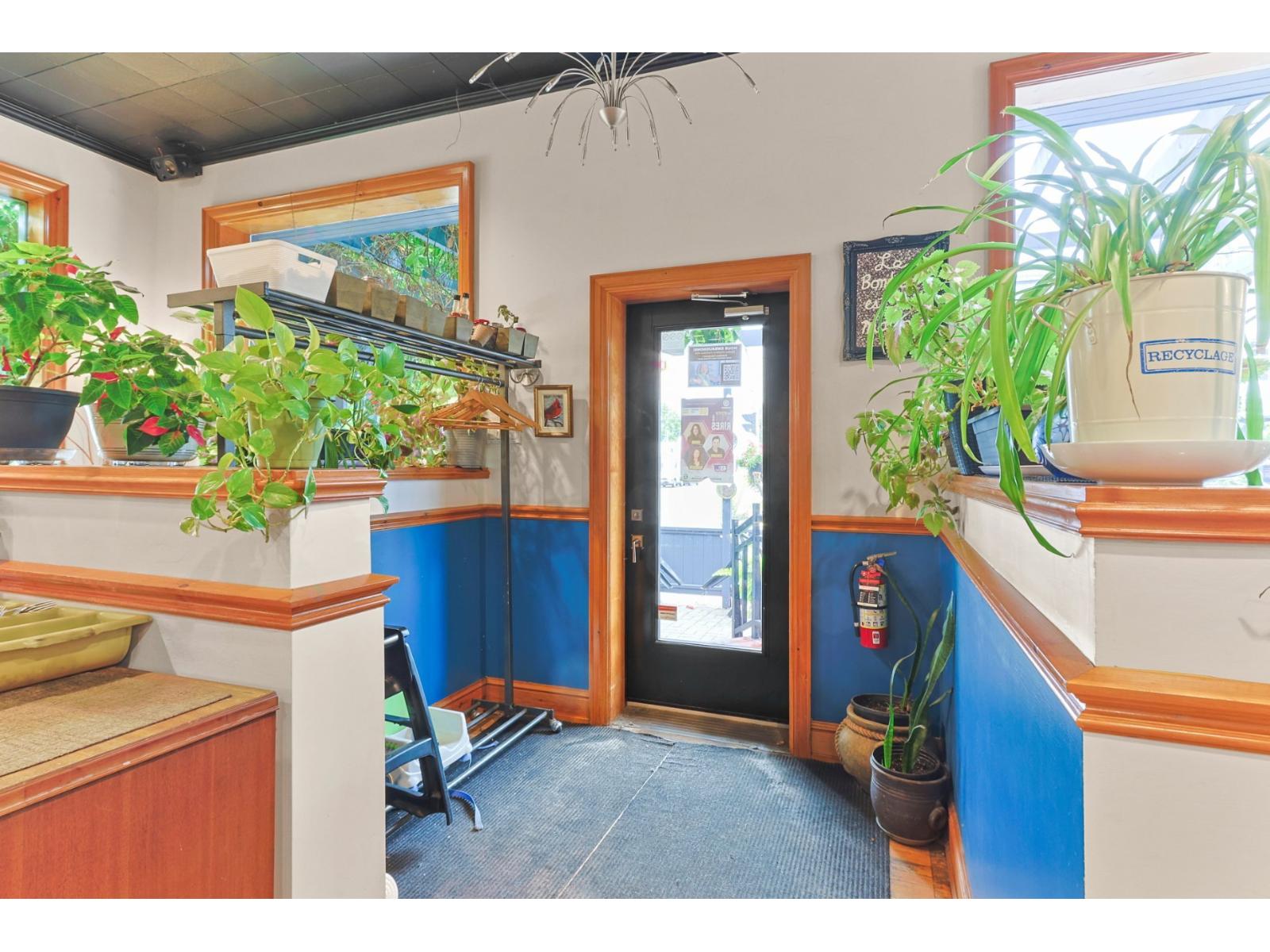 18 Rue St-Jean-Baptiste E. Rigaud Quebec Canada J0P1P0 4