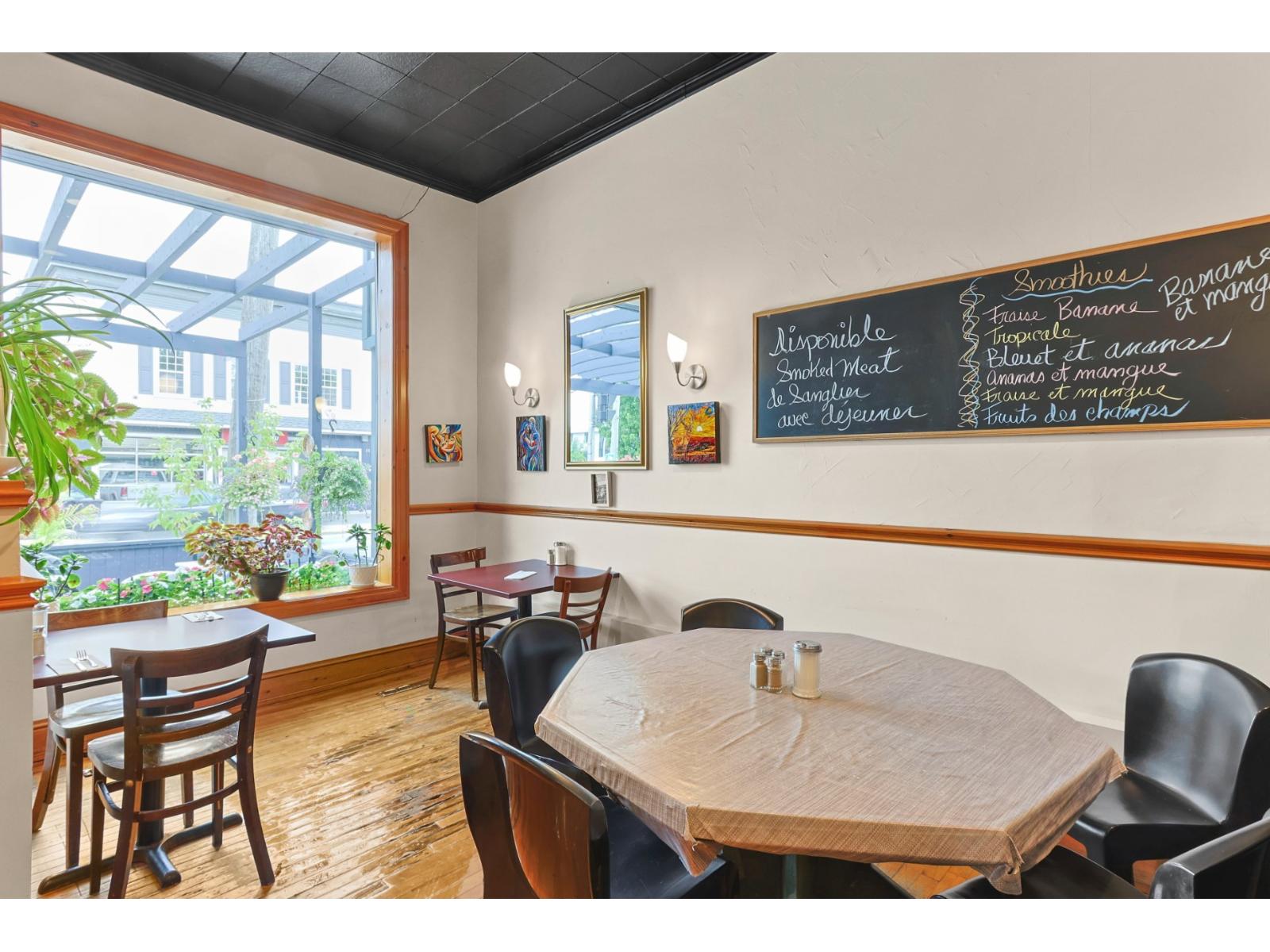 18 Rue St-Jean-Baptiste E. Rigaud Quebec Canada J0P1P0 5