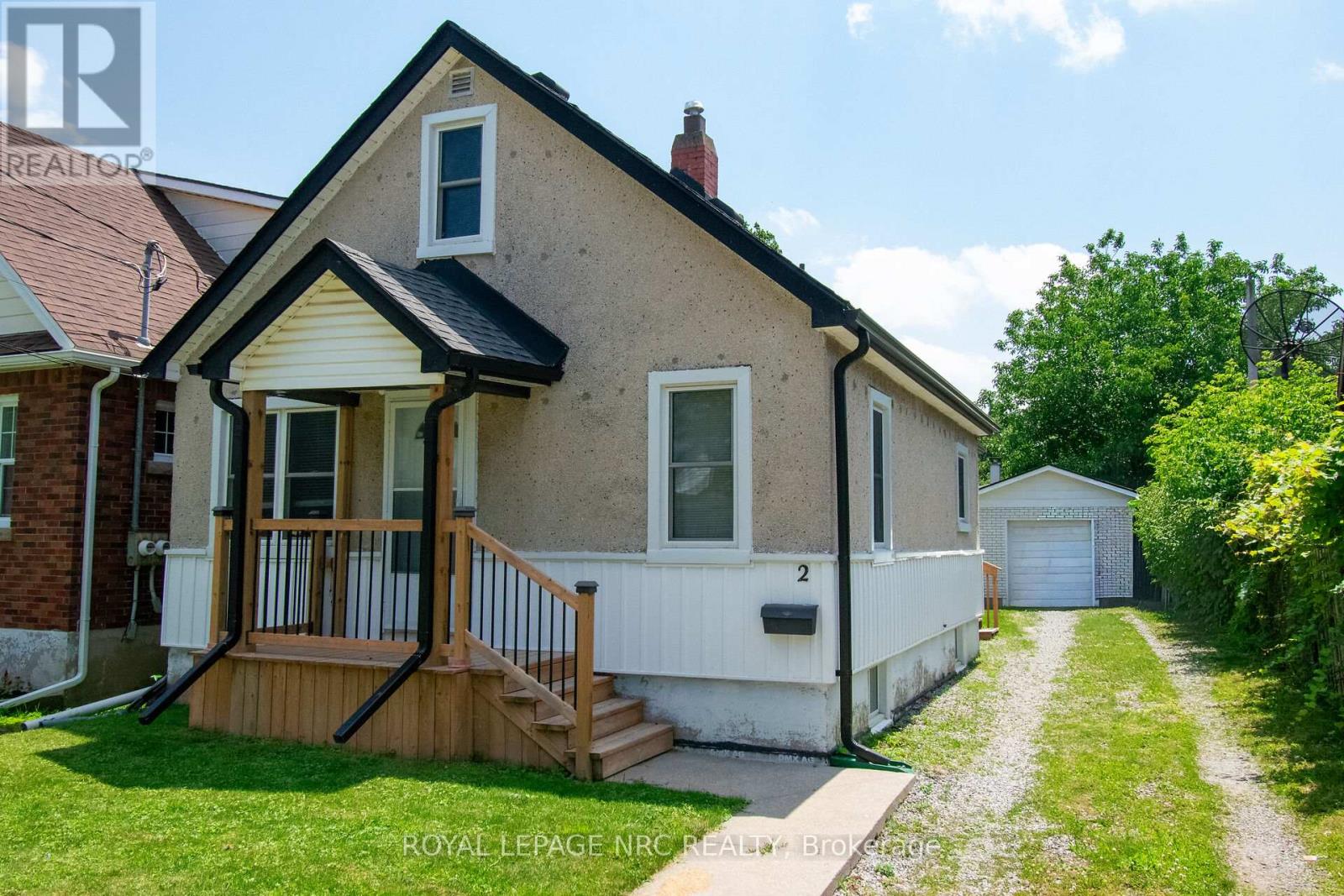 2 Eastbourne Avenue, St. Catharines, Ontario  L2M 5K4 - Photo 1 - X13526366